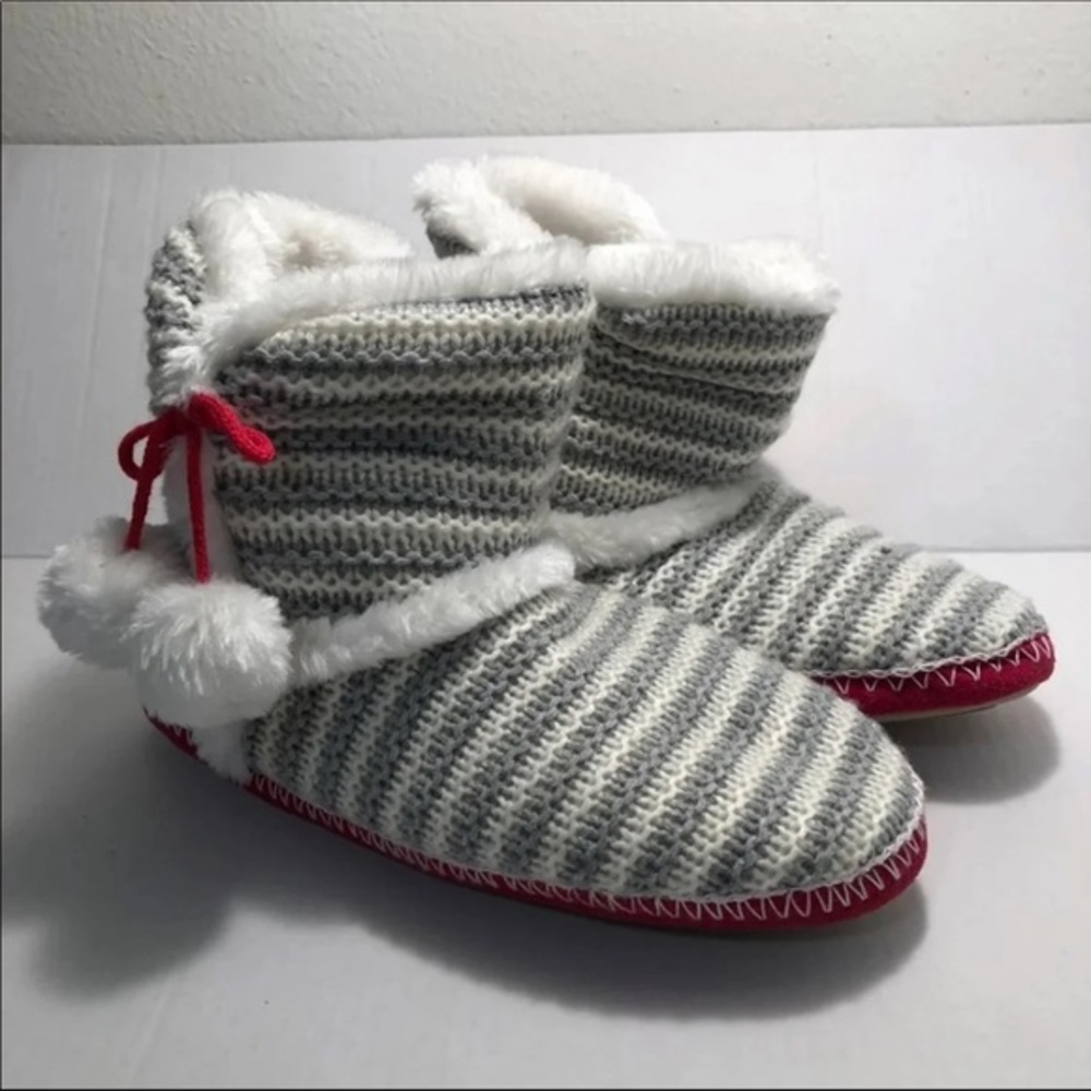 Totes Slippers Women’s Size XL New Slip On White Gray Stripes